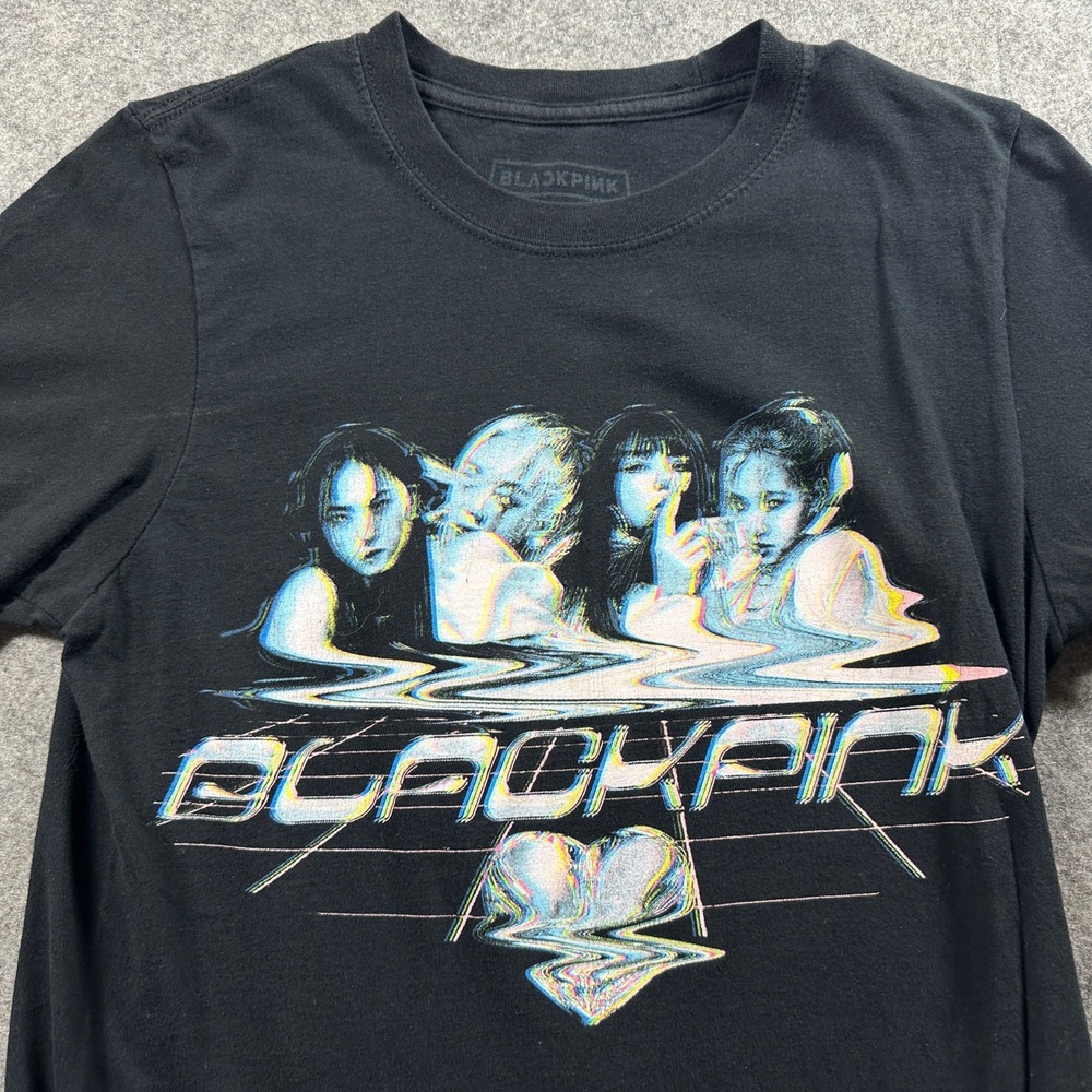 Blackpink T-Shirt Women Medium Black K-Pop Band Graphic Tee Glitch Heart